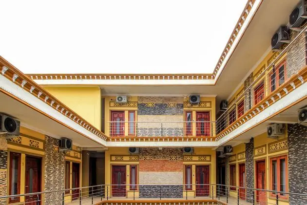 OYO 179 68 Residence