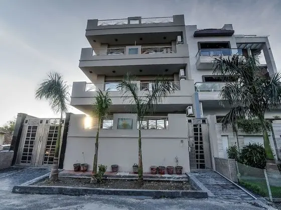 OYO 18254 Glorious Stayz