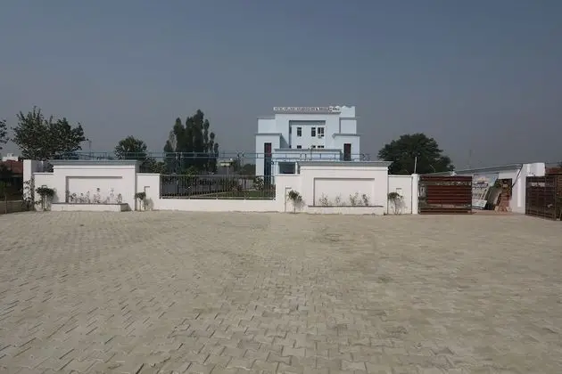 OYO 18314 Hotel Kailash Mansarovar And Banquet Hall - Dış Mekan