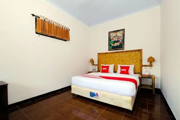 OYO 1835 Surya Mandalika Hotel - Oda
