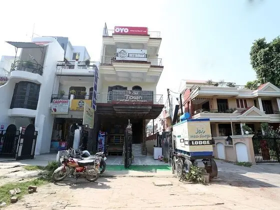OYO 18362 Hotel Jai Maa Durga - Dış Mekan