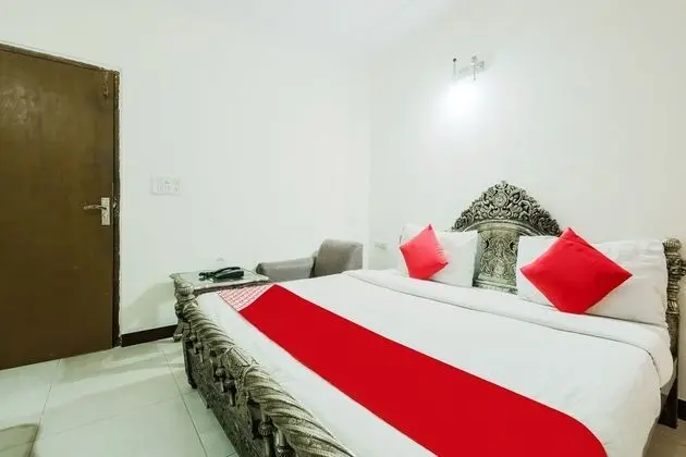 OYO 18401 Ivory Palace - Oda