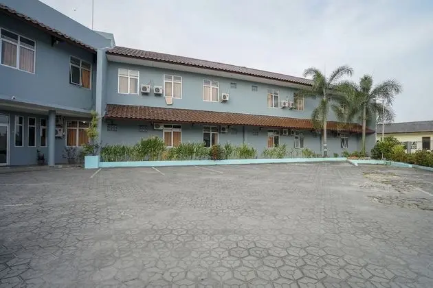 OYO 1844 Bravo Residence