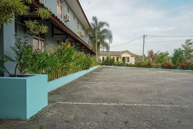 OYO 1844 Bravo Residence - Dış Mekan