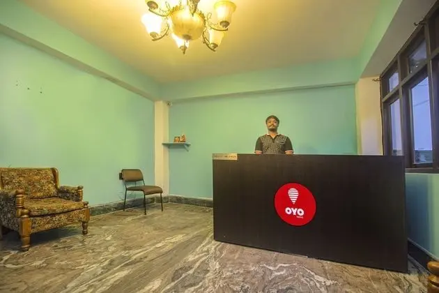 OYO 18455 Hotel Golden Shangrila - Lobi