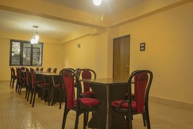OYO 18455 Hotel Golden Shangrila - Yerinde Yemek