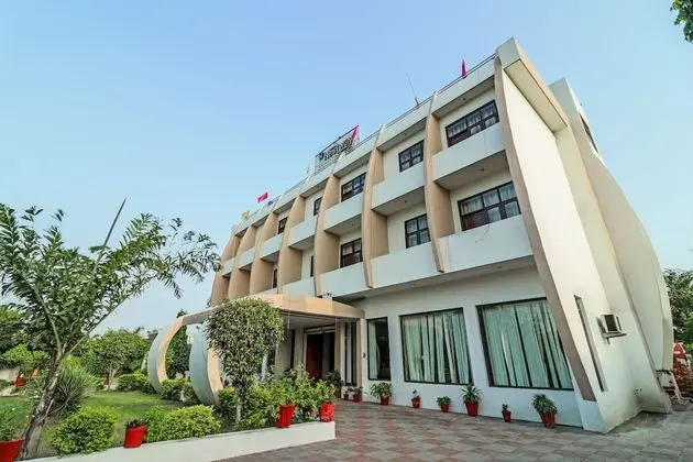 OYO 18465 Hotel Nestway
