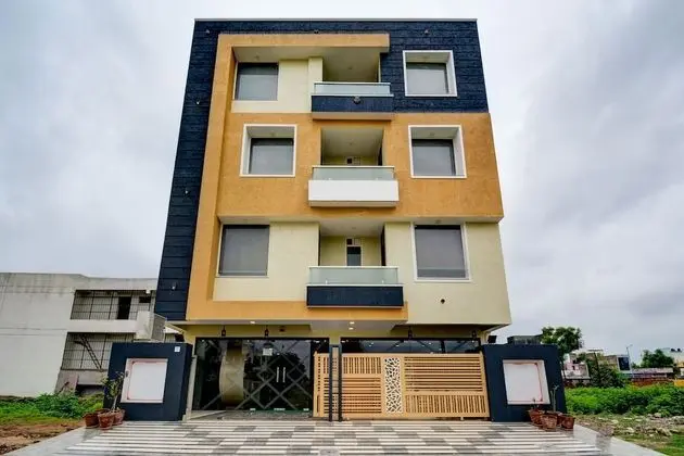 OYO 18483 Hotel Olive Greens