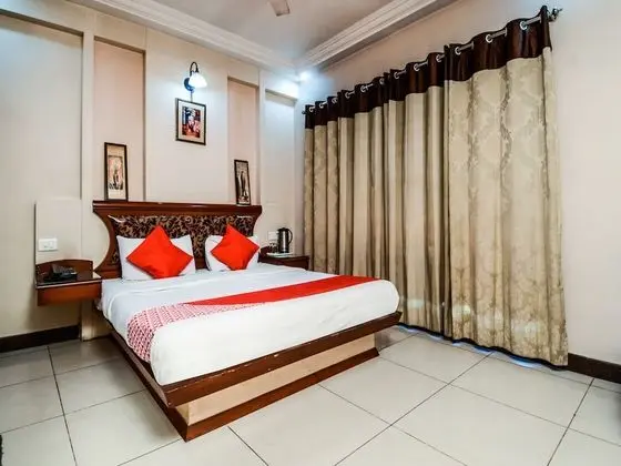 OYO 18484 Hotel Ratnawali