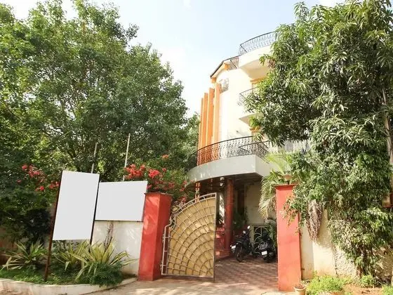 OYO 18488 Hallmark Begumpet - Dış Mekan