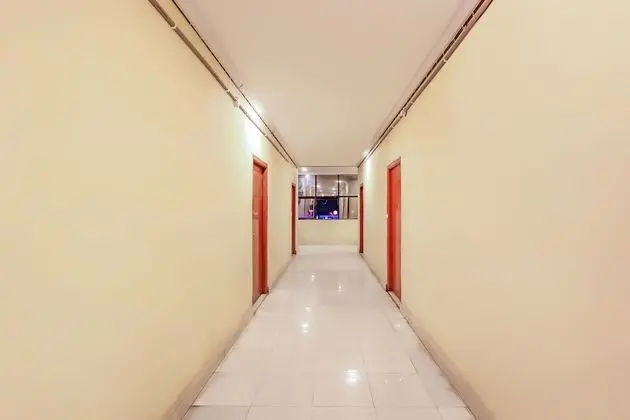 OYO 18510 Hotel Sri Venkateshwara - İç Mekan