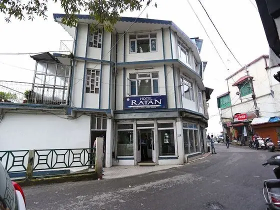 OYO 18568 Ratan Hotel