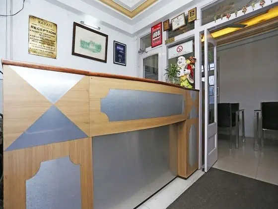 OYO 18568 Ratan Hotel - Lobi