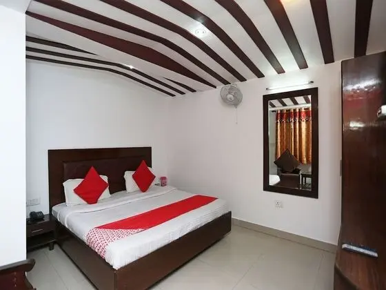 OYO 18568 Ratan Hotel - Oda