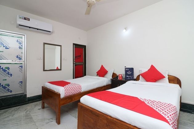 OYO 18587 Alok House