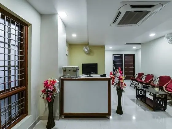OYO 18612 Sree Sai Surya Service Apartment - Lobi