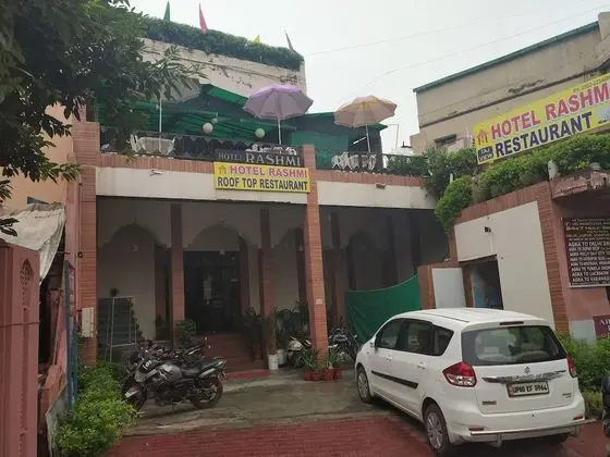 OYO 18641 Hotel Rashmi