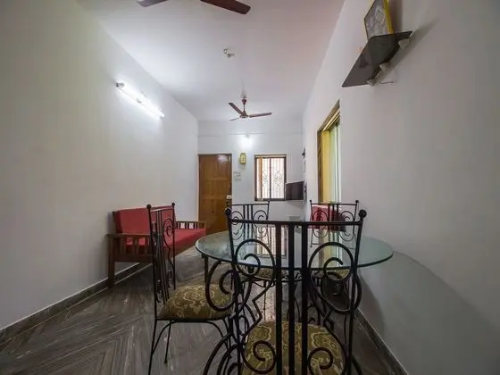 OYO 18657 Home Comfortable 2BHK Alodna - Oda Düzeni