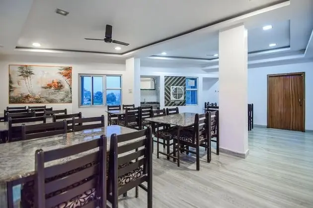 OYO 18671 Ashirwad Palace Hotel - Yerinde Yemek