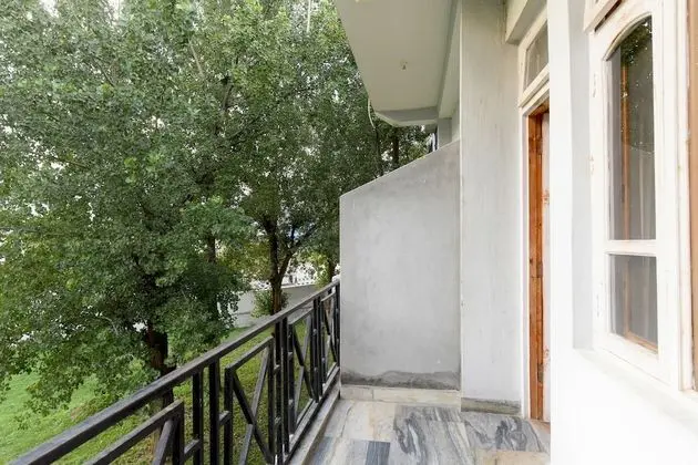 OYO 18674 Airport Inn Hotel