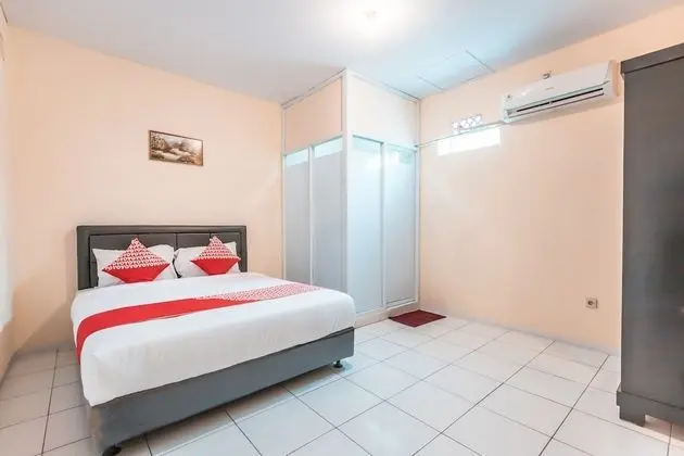 OYO 1868 J&b Room Pramuka