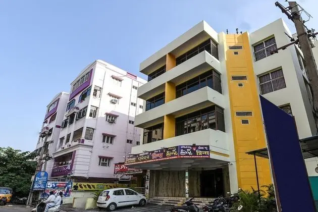 OYO 18698 Hotel New Prince