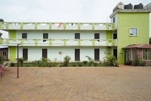 OYO 18730 Galaxy Inn