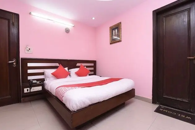 OYO 18829 Ratan Deep