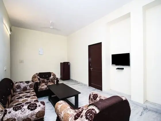 OYO 18866 Home Elegant 3BHK Chitrakoot - Oda Düzeni