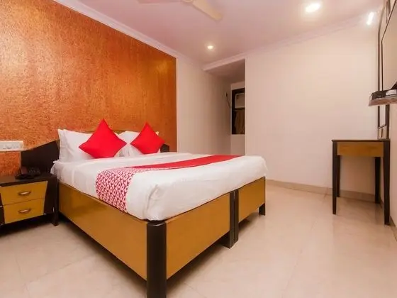OYO 19028 Hotel Palm Star - Oda