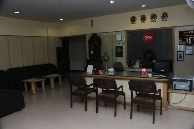 OYO 1916 Hotel Suhashini Palace - Lobi
