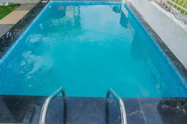 OYO 19328 Home Serene 3BHK Villa Malavli Hills - Havuz