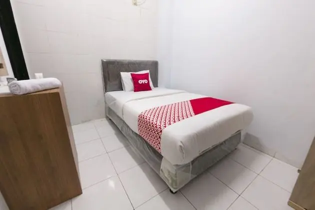 OYO 1935 Hotel Diamond Inn Makassar - Oda
