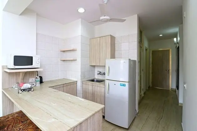 OYO 19389 SilverKey Rajouri Garden - Mutfak