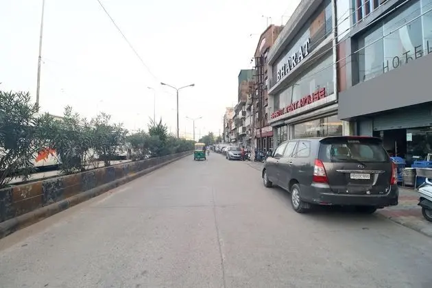 OYO 19392 Hotel Lexis