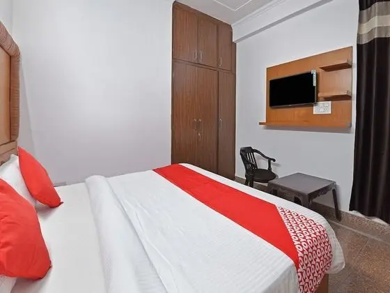 OYO 19525 Rg Corporate Suites - Oda