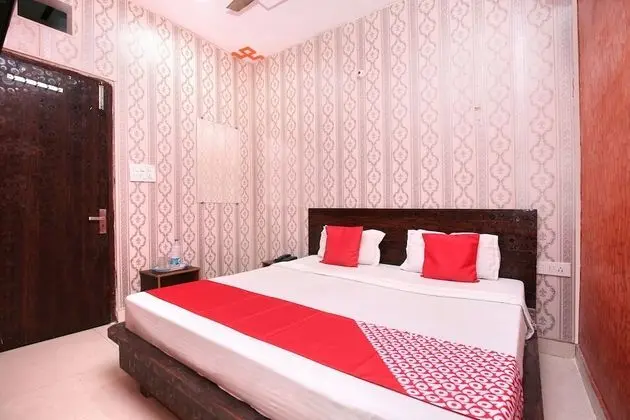OYO 19565 Hotel Galaxy