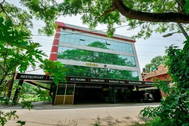 OYO 19587 Chembil Residency