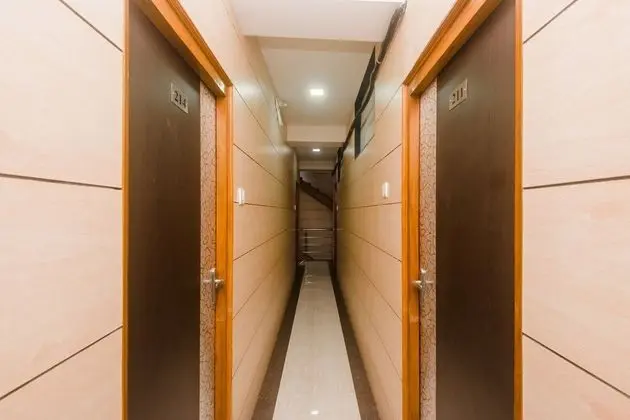OYO 19590 Hotel Kamal - İç Mekan