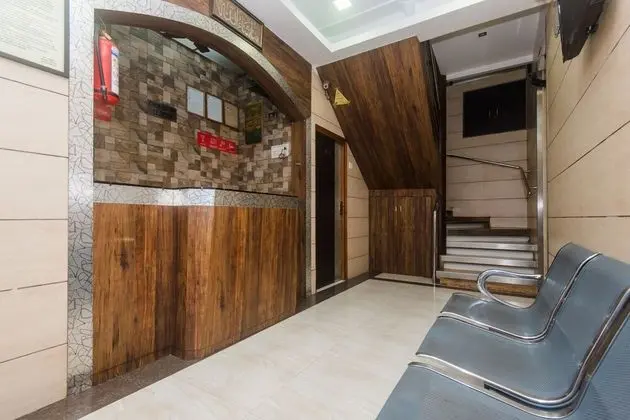 OYO 19590 Hotel Kamal - Lobi