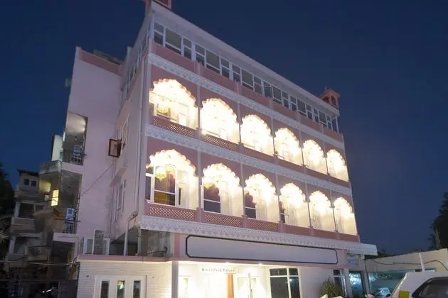 OYO 19597 Pink Palace