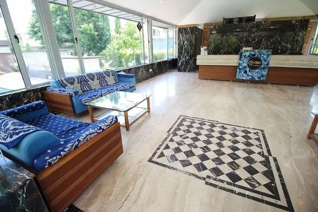 OYO 1968 Hotel Krishna Park Resort - Lobi