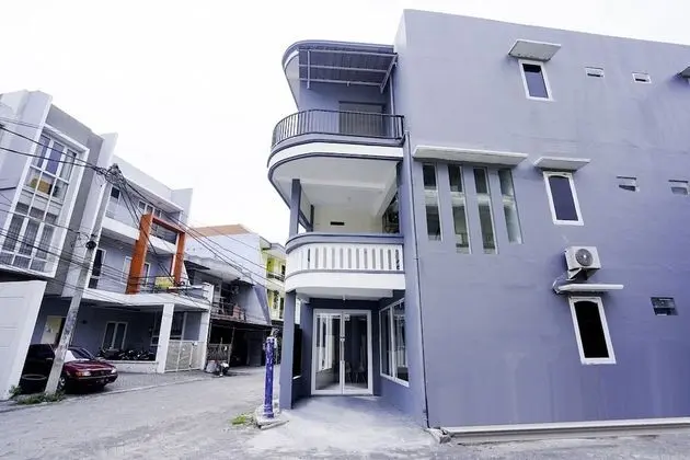 OYO 1985 F7 Residence