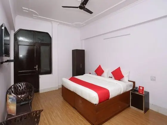 OYO 19898 Royal Paradise