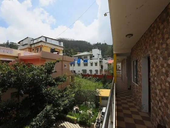 OYO 19919 Home Mountain View 2BHK Ooty Lake