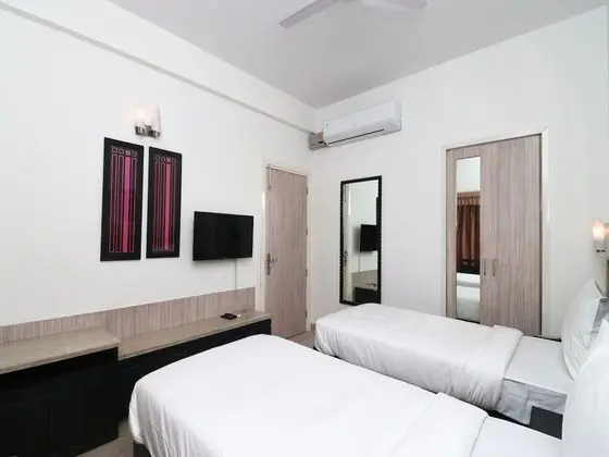 OYO 20016 SilverKey Huda City Centre - Oda
