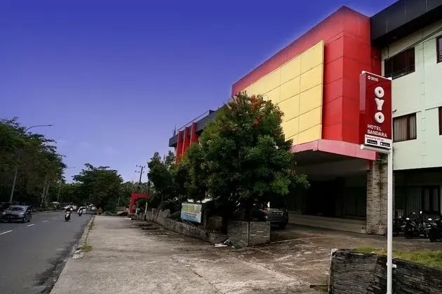 OYO 2015 Bandara Hotel Balikpapan - Dış Mekan
