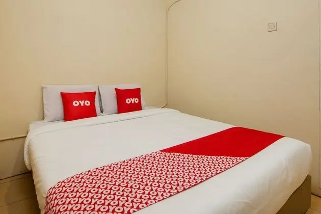 OYO 2045 Hotel 211