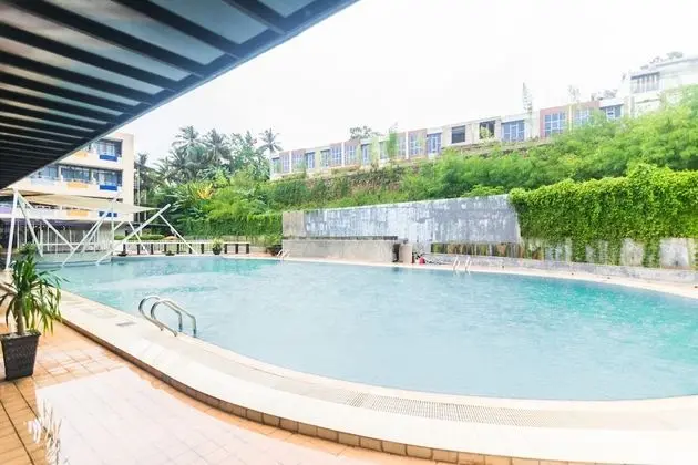 OYO 2065 Holly Sentosa Hotel - Havuz