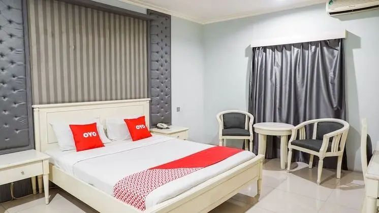 OYO 2085 Chrysanta Hotel